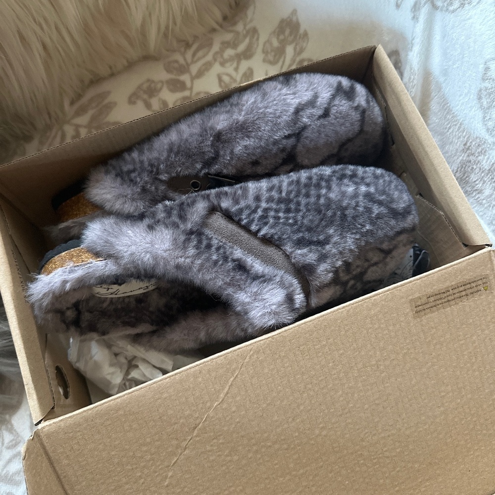 Vintage Havana brand new in box slippers